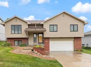2713 Twelve Oaks Dr, Council Bluffs, IA 51503