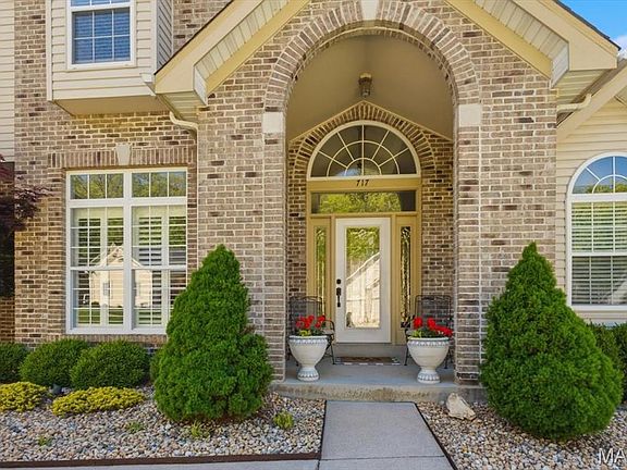 3rd image of 717 Southern Hills Dr