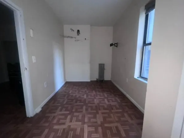 875 Hunt's Point Avenue 1Y image 6 of 7
