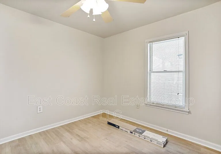 118 S Locust St — Photo 5