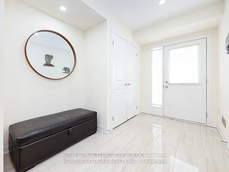 2412 Fall Harvest Cres — Photo 3
