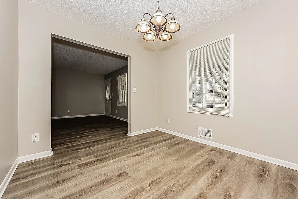 3 bed, 2.0 bath, 1175 sqft, $1,805 — Photo 4
