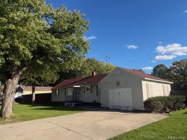 4044 Leith St, Burton, MI 48509