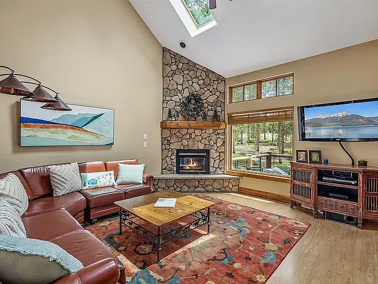 4 bed, 1865 sqft, $7,750 — Photo 1