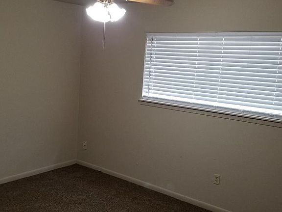 5th image of 103 Castle Oaks St