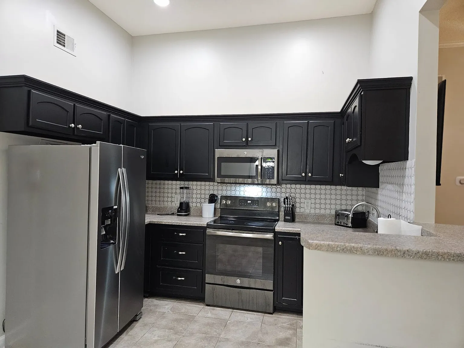 4 bed, 1800 sqft, $6,999 — Photo 1
