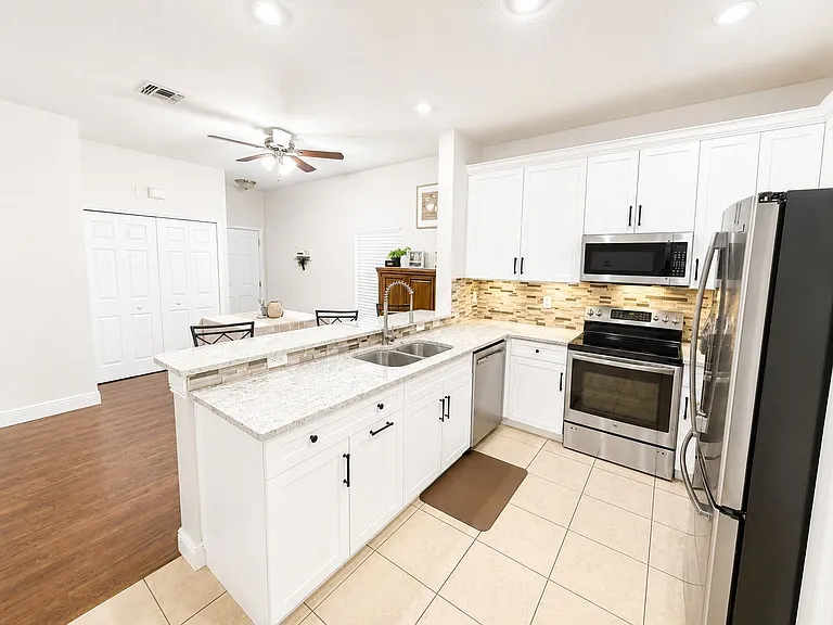 7605 N Dixon Ave — Photo 8