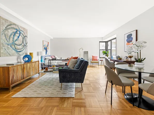 2 Fifth Avenue image 1 of 13