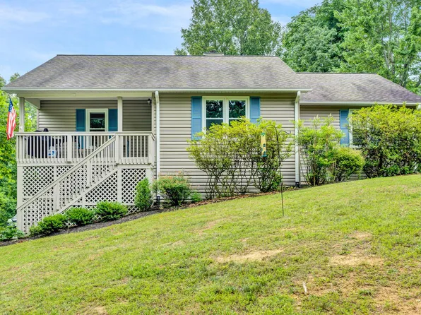 268 White Oak Dr, Blue Ridge, VA 24064