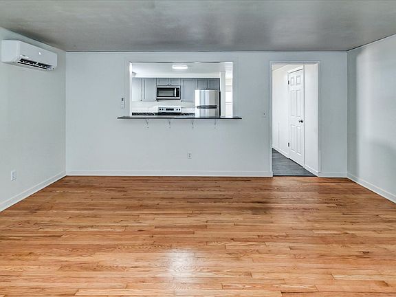 5th image of 1810 Lake Point Dr APT 1