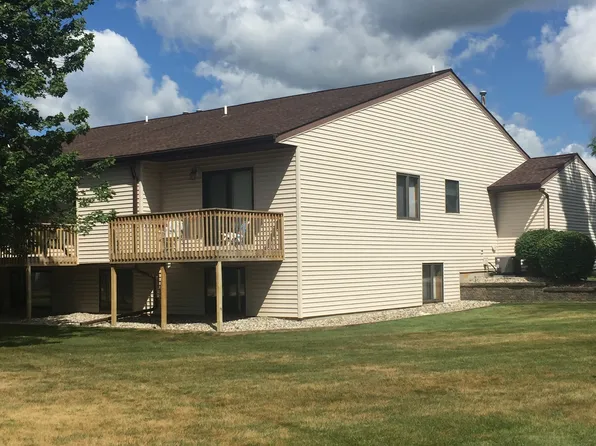 2738 Stonebluff Dr SW, Wyoming, MI 49519