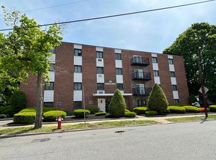 36 Crescent St APT 19, Wakefield, MA 01880