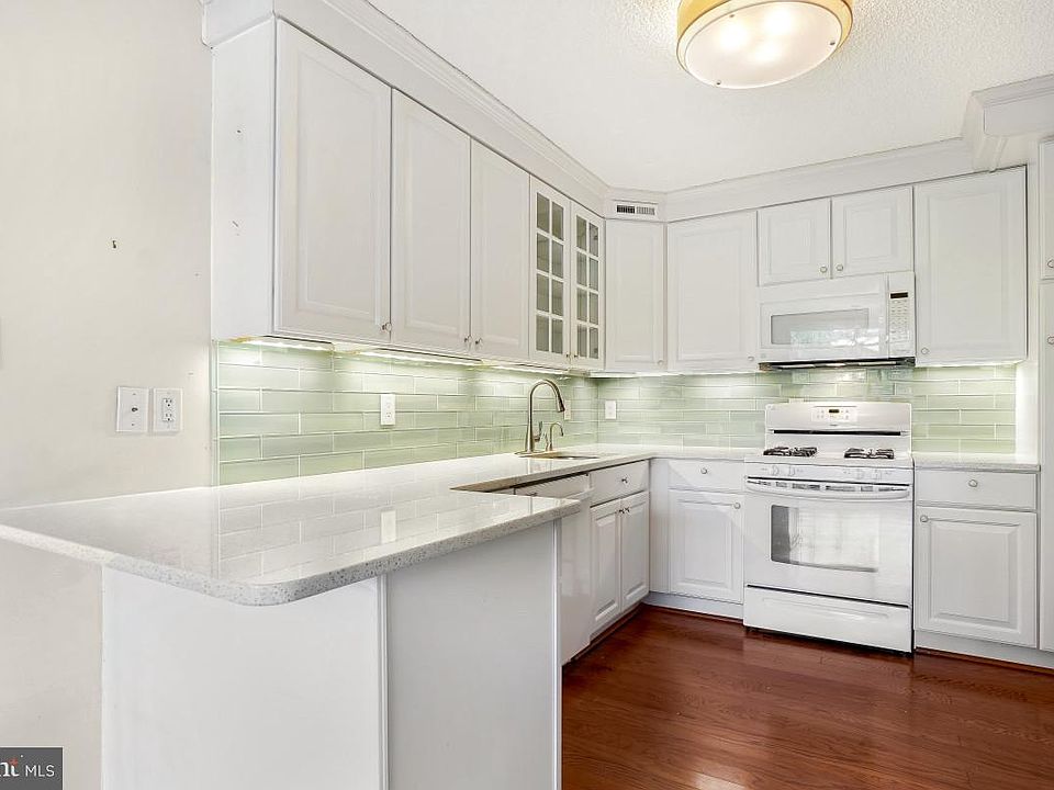 1st image of 5225 Pooks Hill Rd APT 426S