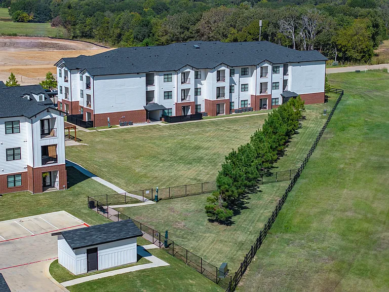 Burnett Trail Apartments — Photo 18