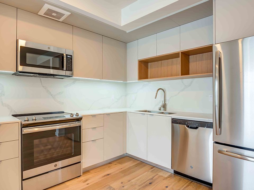 1st image of 7077 Willoughby Ave #739