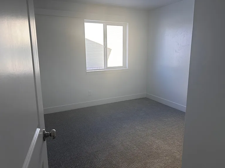 3 bed, 1.5 bath, 1125 sqft, $1,350 — Photo 11