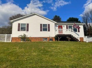 1400 Gladewood Dr, Blacksburg, VA 24060