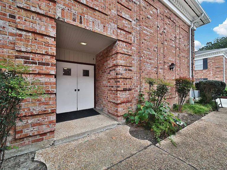 2822 Briarhurst Dr #45 — Photo 31