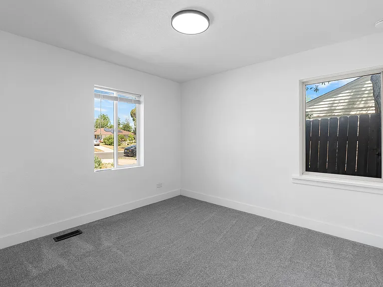 2640 Oneida St — Photo 16