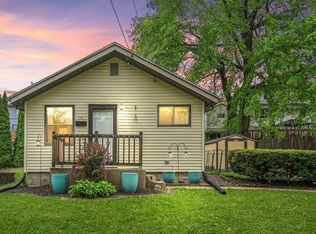 2109 Oaklawn Ave, Waukesha, WI 53188