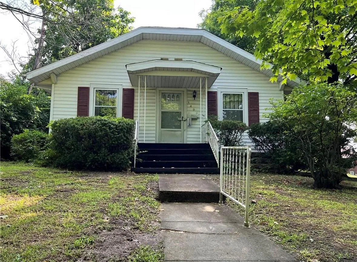 540 College Dr — Photo 1