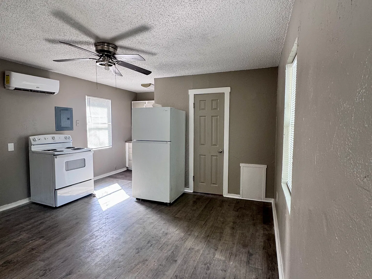 1 bed, 800 sqft, $550 — Photo 3