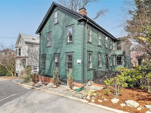 5 Burrs Ln, Providence, RI 02906
