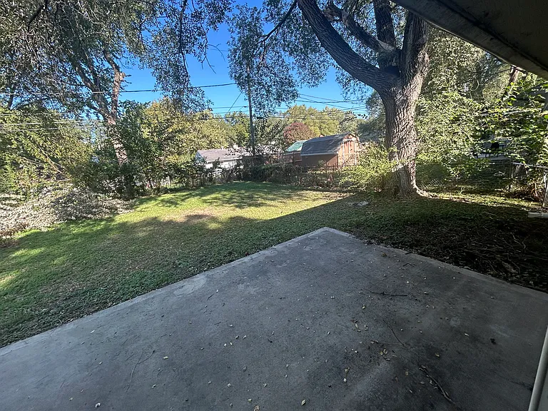11226 Crystal Ave — Photo 9