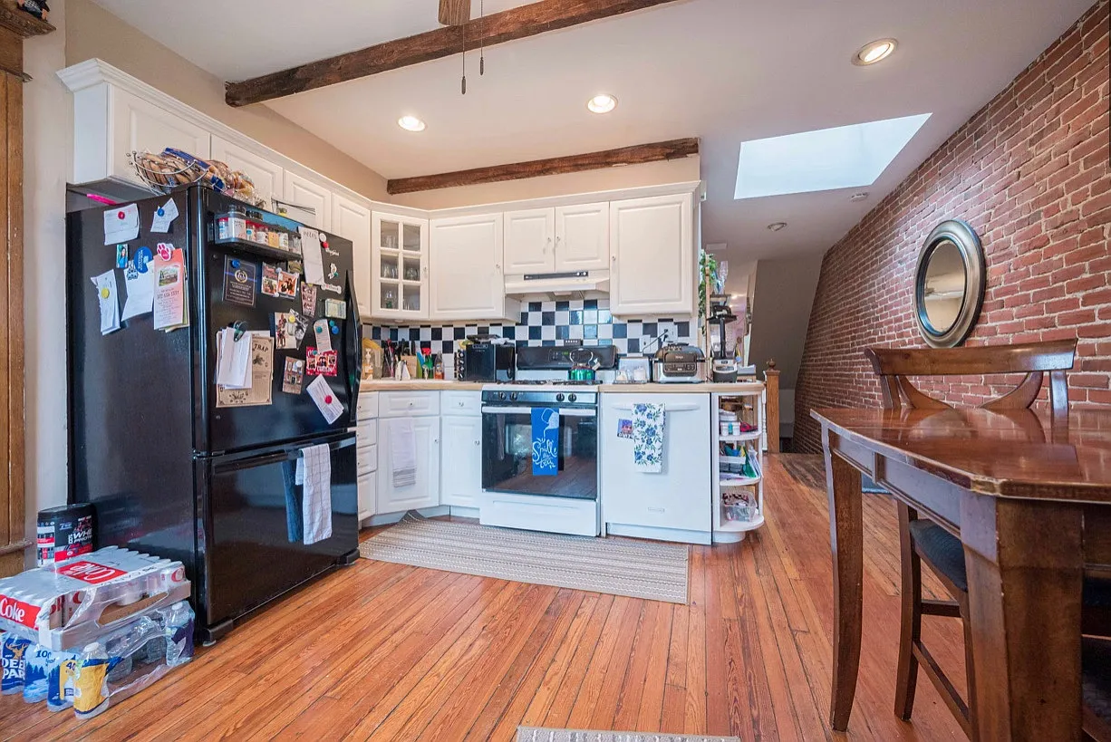 2 bed, 1200 sqft, $1,995 — Photo 3