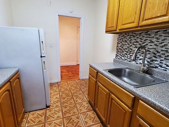 3rd image of 4308 41st St APT 4