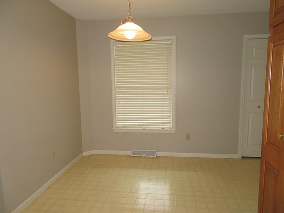 4th image of 1478 Willow Ct