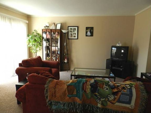 LIVING RM 17X14