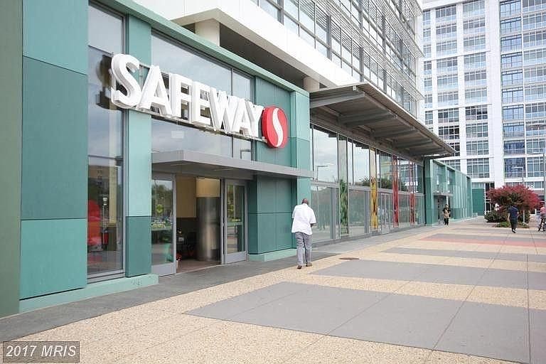 Safeway in the Neighborhood