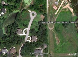 11 Normandee Ct, Willowbrook, IL 60527