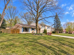 26126 Westmeath St, Farmington Hills, MI 48334