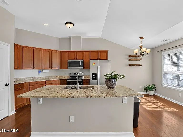 3208 Austin Ave — Photo 8