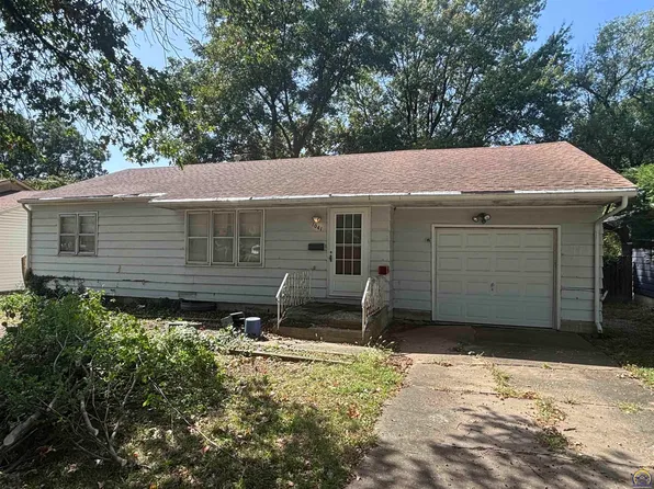 1041 Woodland St, Emporia, KS 66801