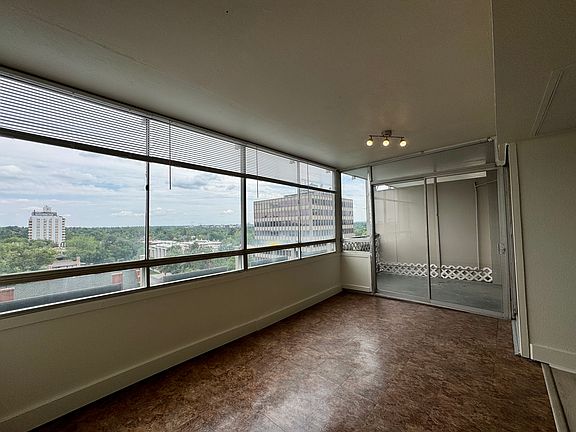 4th image of 800 N Washington St APT 904
