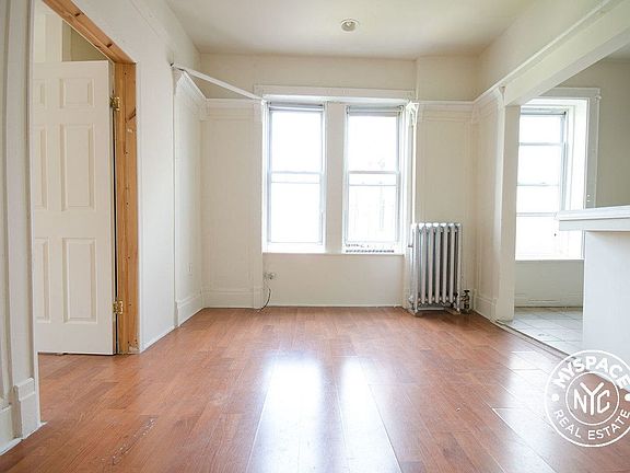 3rd image of 477 Saint Johns Pl APT 4D