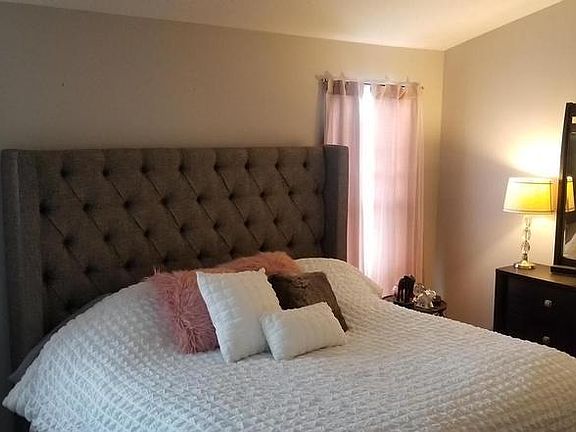 Master bedroom/Furnishing not included