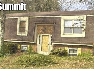 802 Summit Dr, Blacksburg, VA 24060