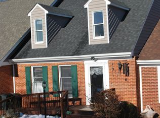 137 Greenbrier Dr, Radford, VA 24141