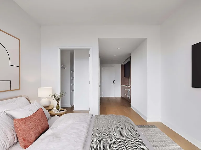 455 10th Ave #32C — Photo 2