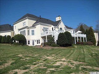 2nd image of 905 Cloister Dr