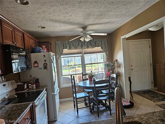 4th image of 121 Bears Paw Dr