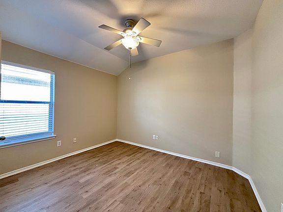 5th image of 1717 Black Maple Dr