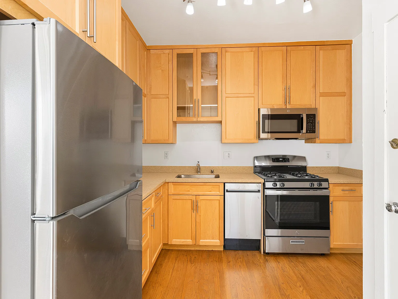 2 bed, $6,195 — Photo 3