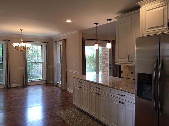 Gorgeous new kitchen with granite counter tops