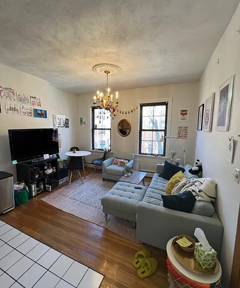 8 Milford St #4 — Photo 3