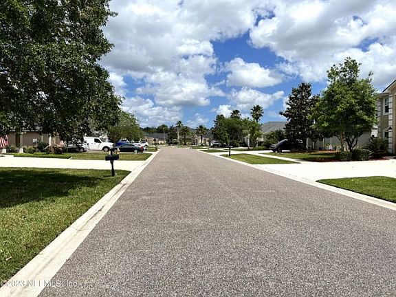 2nd image of 355 Stonehurst Pkwy